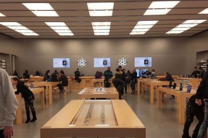 Apple Closes First Mainland China Store Amid Market Challenges (1)