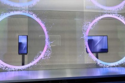 Samsung Showcases Revolutionary Tri-Fold Foldable at APEC Summit