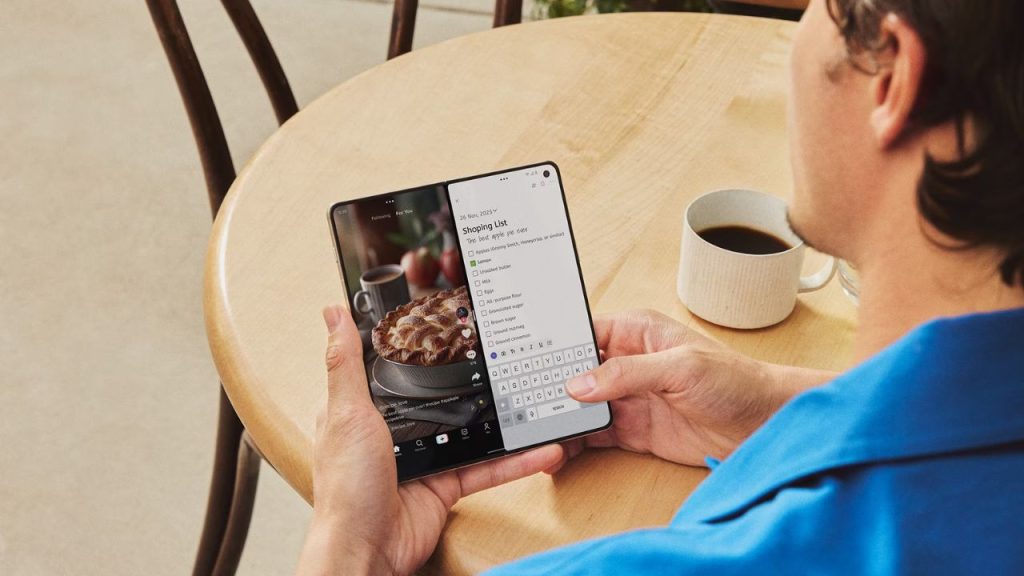 Motorola Razr Fold Announced: Sony LYTIA Cameras, AI Features